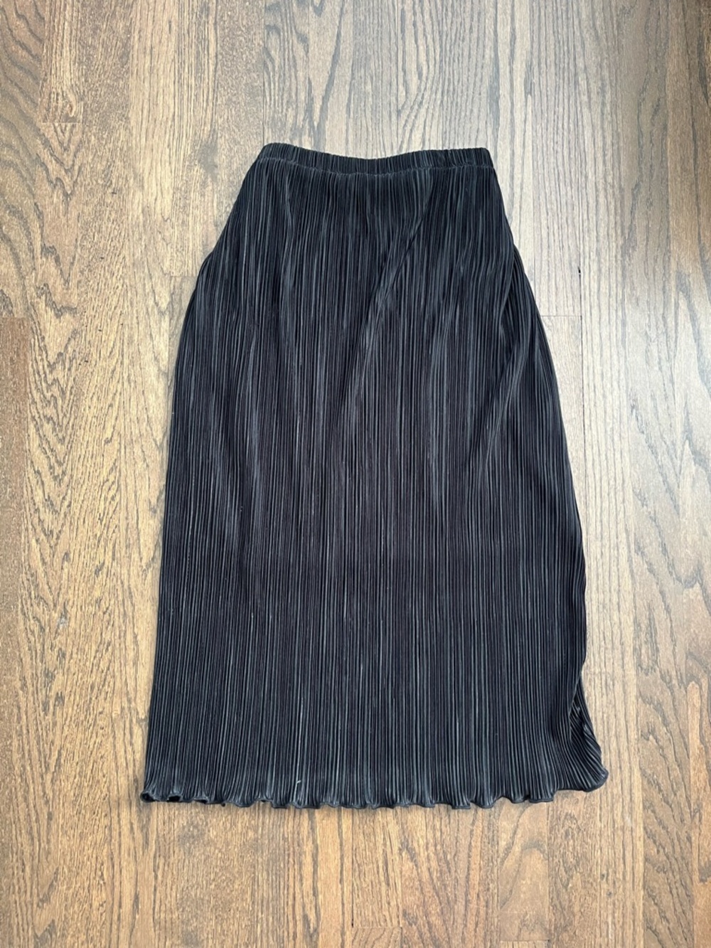 everleigh Black Pleated Midi Skirt